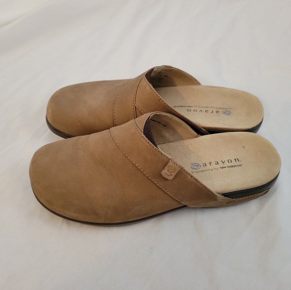 Aravon Leather Size 7 Slip On Clogs